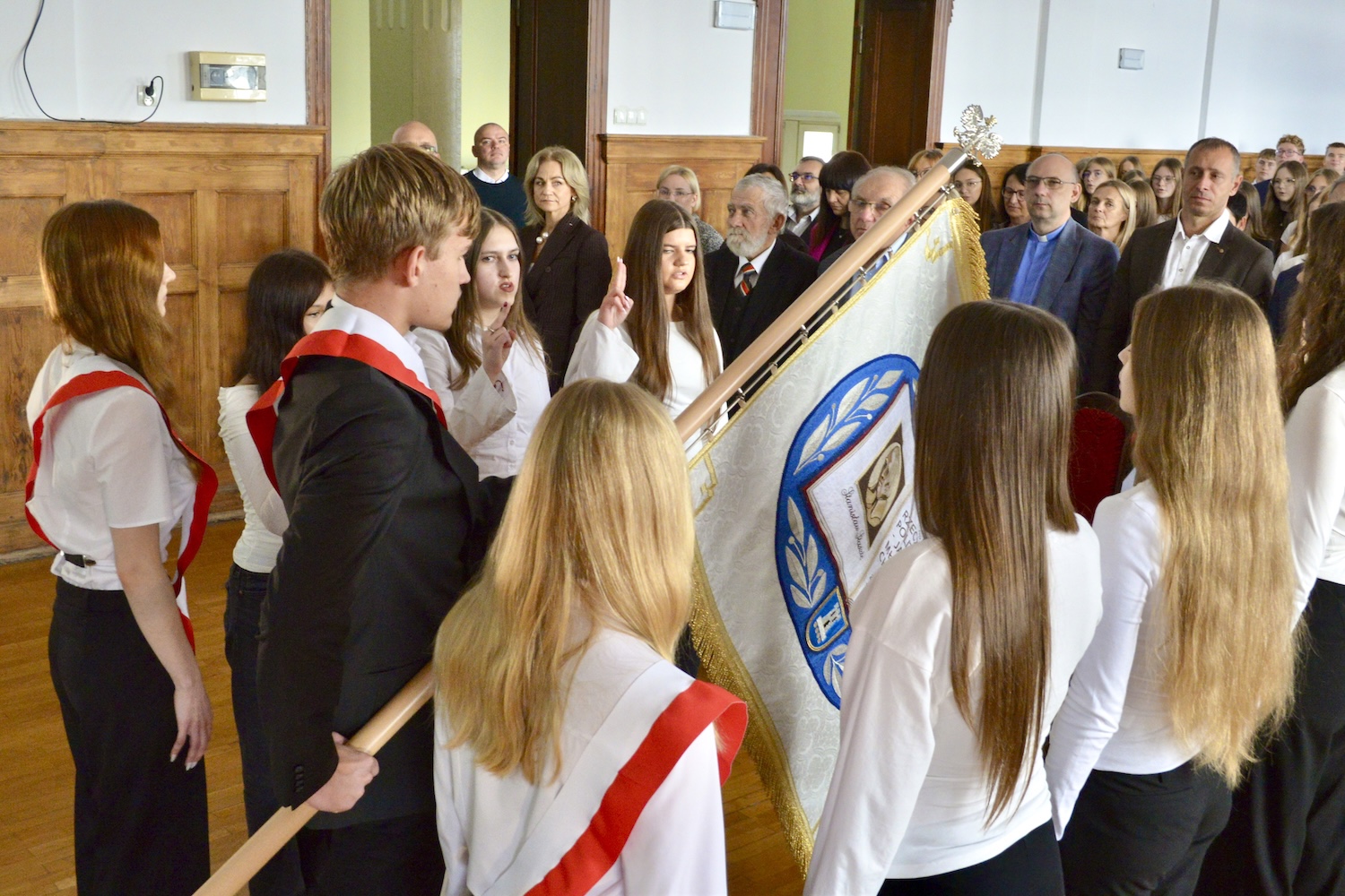 Dzień Edukacji Narodowej i ślubowanie klas pierwszych